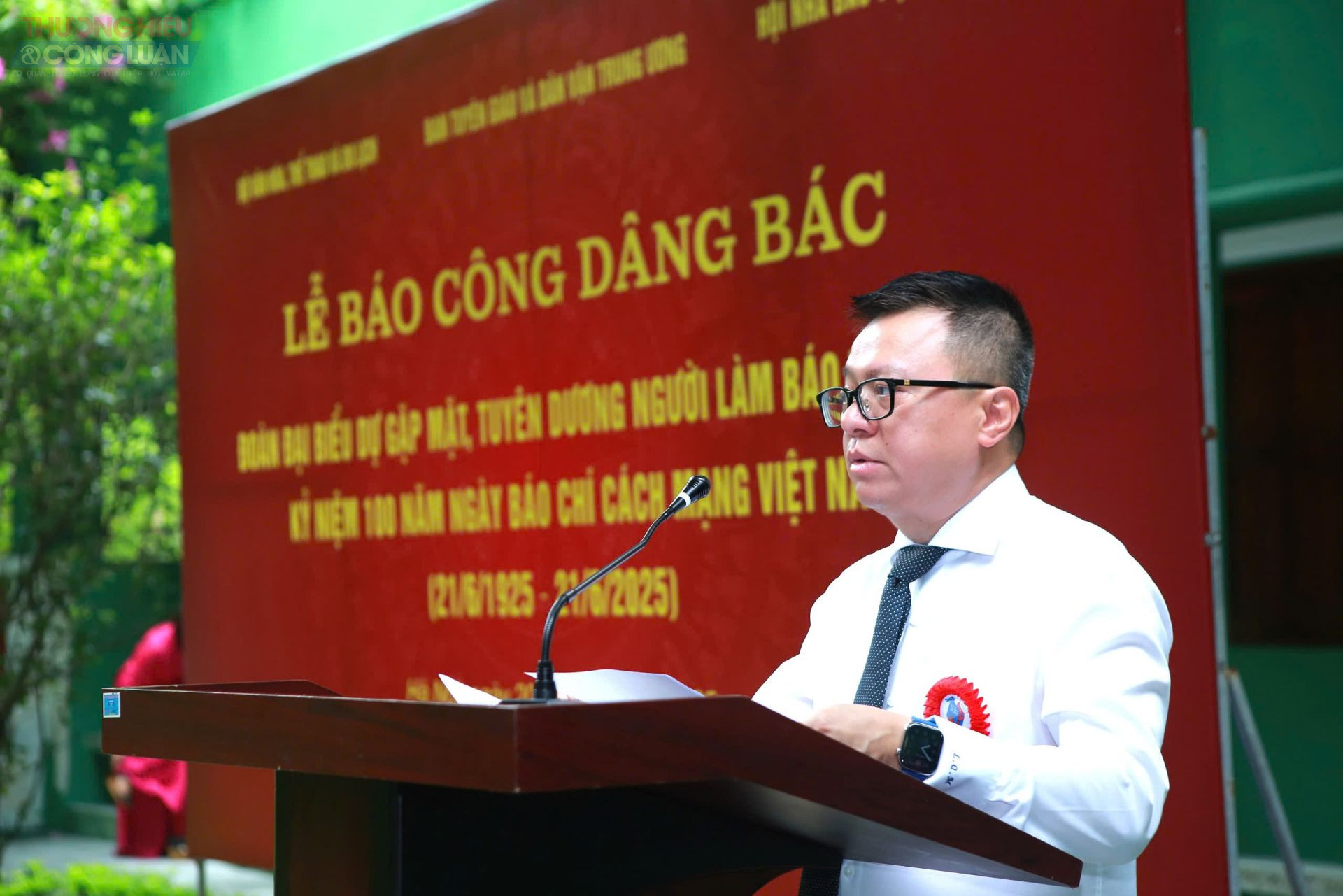 Phát biểu tại buổi lễ, ông Lê Quốc Minh, Ủy viên Trung ương Đảng, Tổng Biên tập Báo Nhân Dân, Phó Trưởng Ban Tuyên giáo và Dân vận Trung ương, Chủ tịch Hội Nhà báo Việt Nam cho biết: Hôm nay, trong không khí thiêng liêng và tràn đầy xúc động, đoàn đại biểu Ban Tuyên giáo và Dân vận Trung ương; Bộ Văn hóa, Thể thao và Du lịch; Hội Nhà báo Việt Nam, cùng 150 nhà báo tiêu biểu từ mọi miền Tổ quốc, kính cẩn tề tựu trước Nhà 67 Khu di tích Chủ tịch Hồ Chí Minh, long trọng tổ chức Lễ báo công - thành kính dâng lên Người những thành quả mà báo chí cách mạng Việt Nam đã nỗ lực vun đắp suốt một thế kỷ qua.