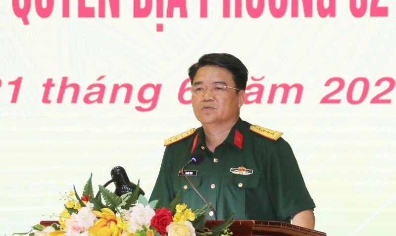 Đại tá Vũ Văn Tùng, Ủy viên Ban Thường vụ Tỉnh ủy, Chỉ huy trưởng Bộ CHQS tỉnh phát biểu tại hội nghị.