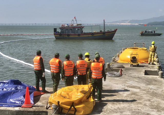 Bình Định tập huấn và thực hành ứng phó sự cố tràn dầu