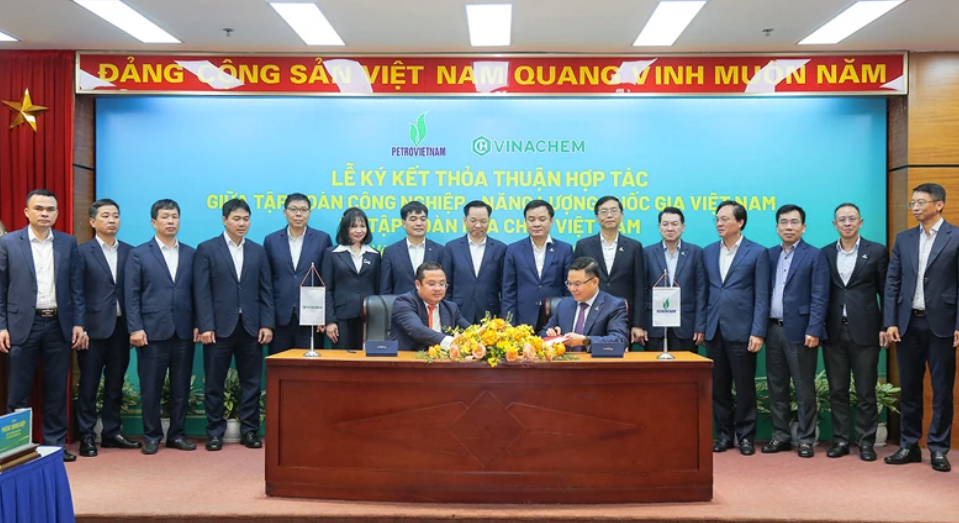 Petrovietnam và Vinachem ký hợp tác toàn diện ngày 16/4/2025, nhằm tận dụng thế mạnh riêng mỗi bên và tạo hiệu ứng cộng hưởng, nâng cao hiệu quả hoạt động sản xuất kinh doanh Petrovietnam và Vinachem ký hợp tác toàn diện ngày 16/4/2025, nhằm tận dụng thế mạnh riêng mỗi bên và tạo hiệu ứng cộng hưởng, nâng cao hiệu quả hoạt động sản xuất kinh doanh