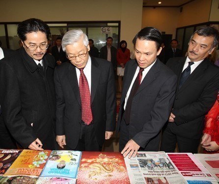 Tổng Bí thư Nguyễn Phú Trọng thăm Thông Tấn xã Việt Nam, sáng 18/1/2012. Ảnh: Trí Dũng/TTXVN Tổng Bí thư Nguyễn Phú Trọng thăm Thông Tấn xã Việt Nam, sáng 18/1/2012. Ảnh: Trí Dũng/TTXVN