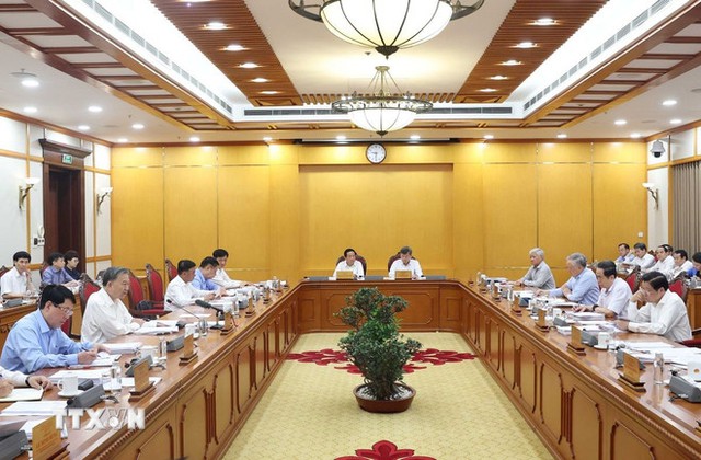 Bộ Chính trị, Ban Bí thư đã họp, cho ý kiến về tình hình, tiến độ thực hiện Nghị quyết Trung ương 11 khóa XIII, các kết luận của Bộ Chính trị, Ban Bí thư về sắp xếp tổ chức bộ máy và đơn vị hành chính các cấp. Ảnh TTXVN