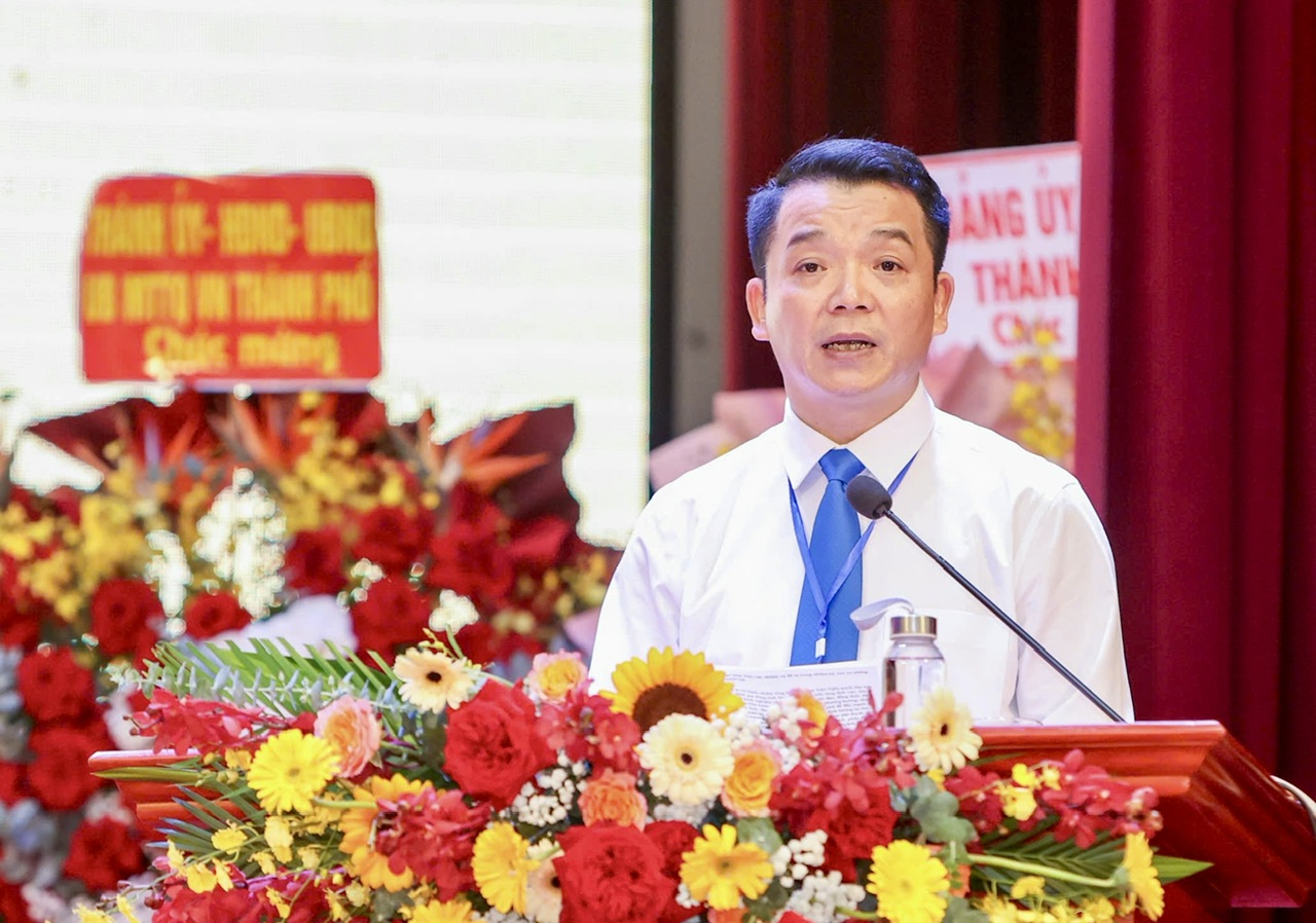 Đồng chí Nguyễn Khắc Khiêm, Bí thư Đảng uỷ, Chủ tịch Hội đồng Trường phát biểu khai mạc. Đồng chí Nguyễn Khắc Khiêm, Bí thư Đảng uỷ, Chủ tịch Hội đồng Trường phát biểu khai mạc.