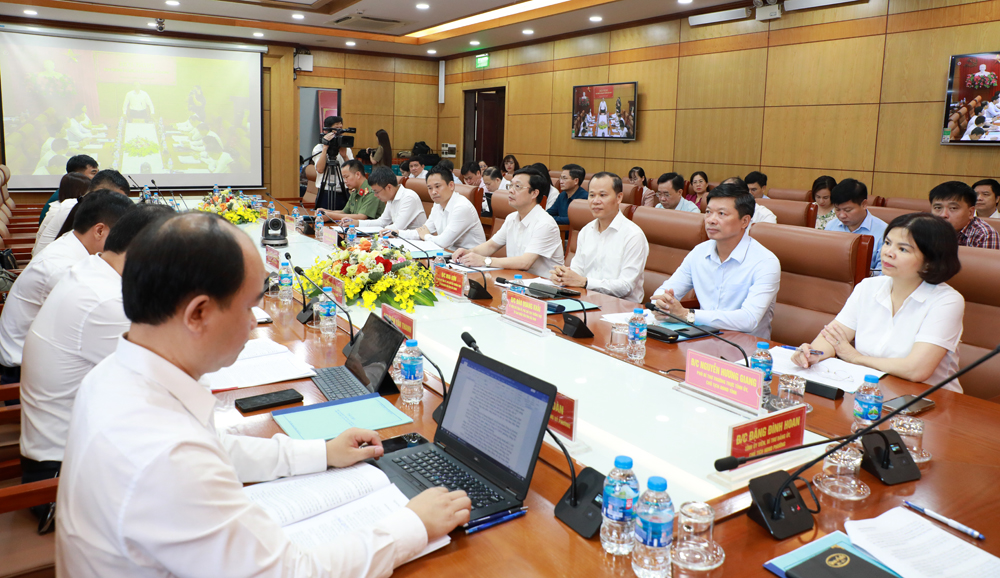 Các đại biểu dự hội nghị Ban Thường vụ Đảng ủy phường Bắc Giang.