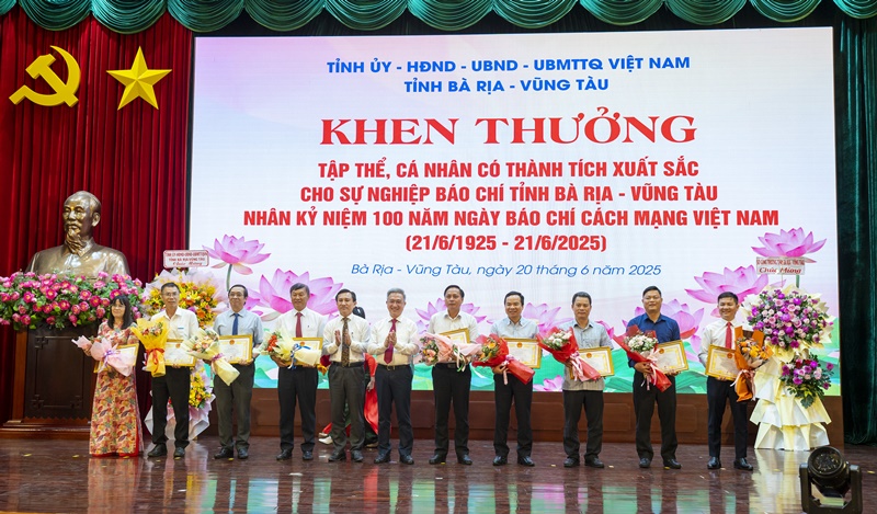 Tỉnh Bà Rịa - Vũng Tàu khen thưởng cho các tập thể, cá nhân Tỉnh Bà Rịa - Vũng Tàu khen thưởng cho các tập thể, cá nhân