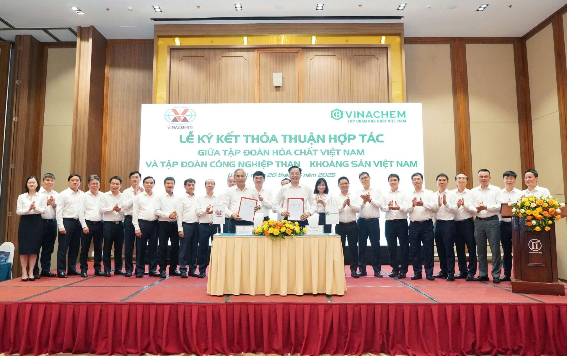 Hợp tác chiến lược TKV - Vinachem: Dấu ấn mới trong bức tranh liên kết giữa các DNNN hùng mạnh 