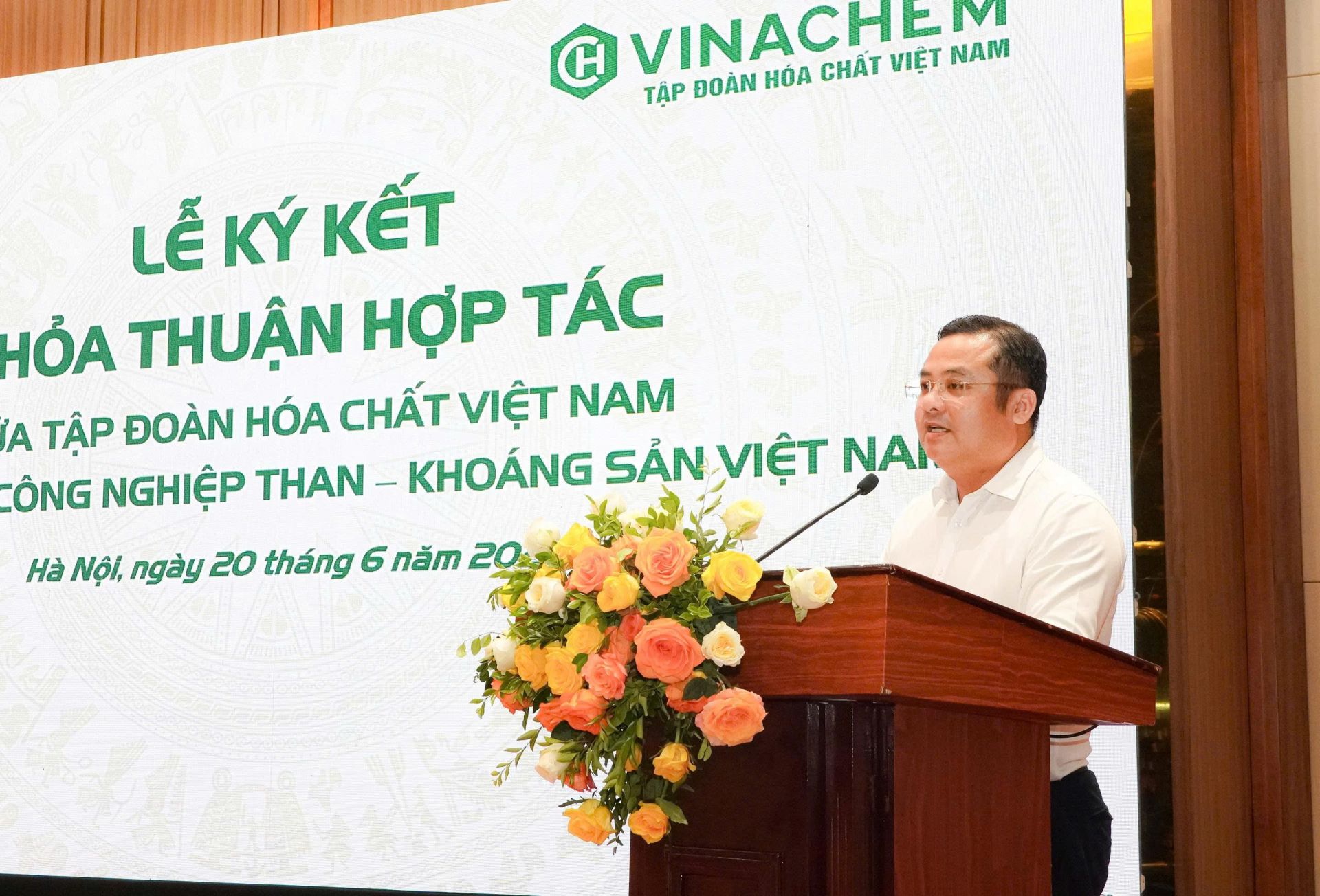 Chủ tịch HĐTV Tập đoàn Hóa chất Việt Nam - ông Phùng Quang Hiệp phát biểu tại lễ ký kết