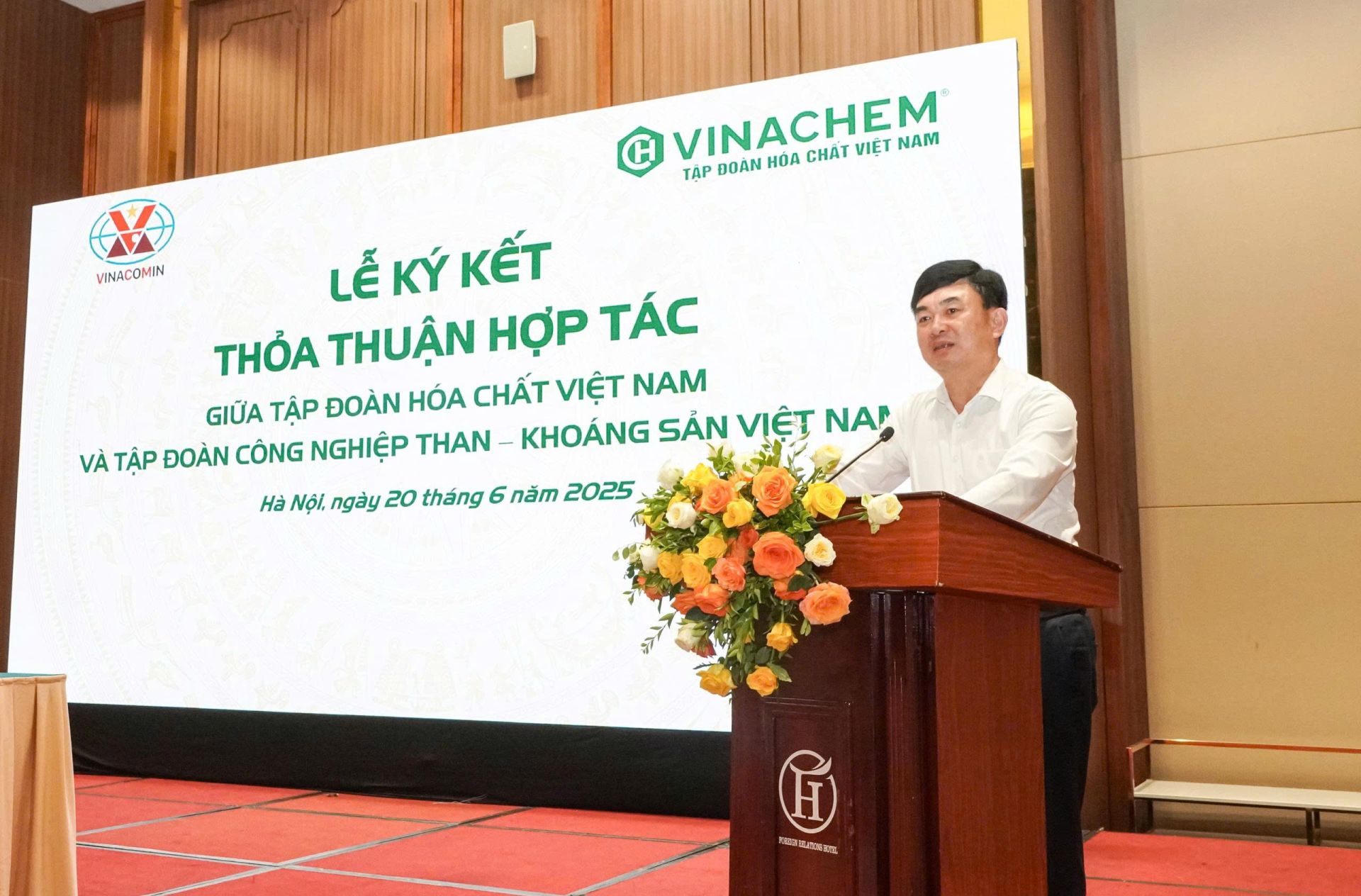 ông Ngô Hoàng Ngân – Ủy viên Ban Chấp hành Đảng bộ Chính phủ, Bí thư Đảng ủy, Chủ tịch Hội đồng Thành viên Tập đoàn