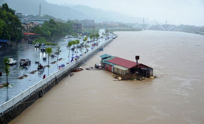 Yêu cầu 4 tỉnh, thành phố miền Bắc tăng cường hộ đê ứng phó lũ lớn