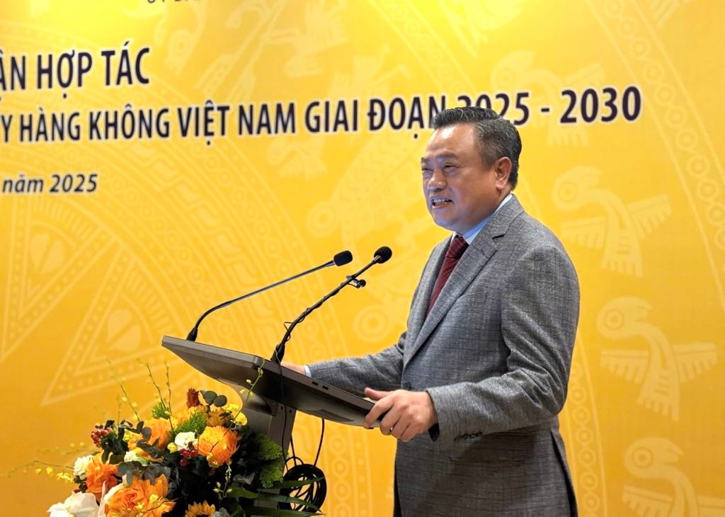 Chủ tịch UBND thành phố Hà Nội Trần Sỹ Thanh phát biểu. Ảnh: Hoàng Lân