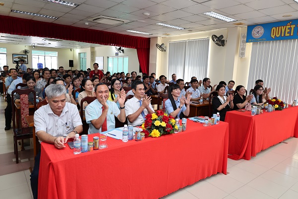 Quang cảnh lễ trao giải và đại biểu đến dự