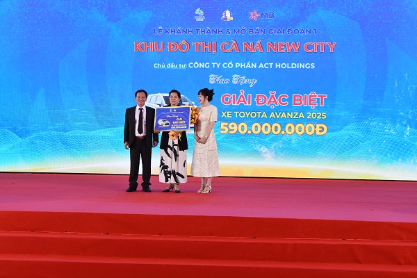 HĐQT CTCP ACT Holdings trao giải đặc biệt cho khách hàng tham gia bốc thăm trúng thương phần thưởng xe TOYOTA Avanza 2025 trị giá 590.000.000 đồng