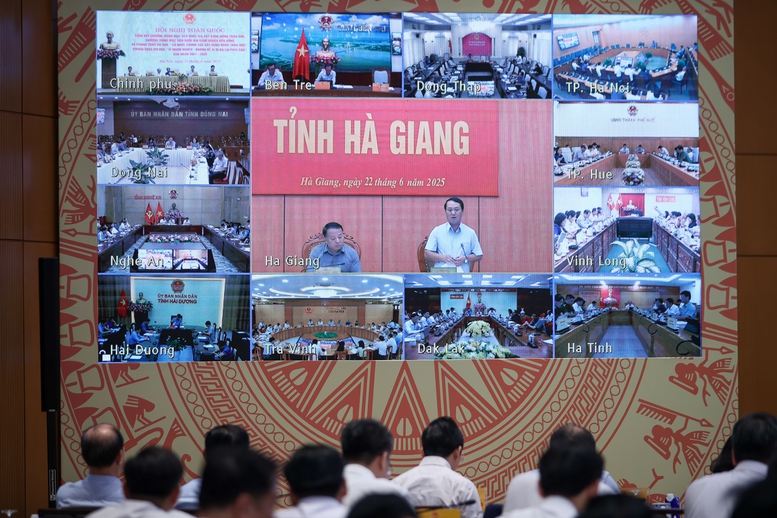 Hội nghị kết nối từ điểm cầu chính Trụ sở Chính phủ đến trụ sở UBND các tỉnh, thành phố trực thuộc Trung ương - Ảnh: VGP/Nhật Bắc