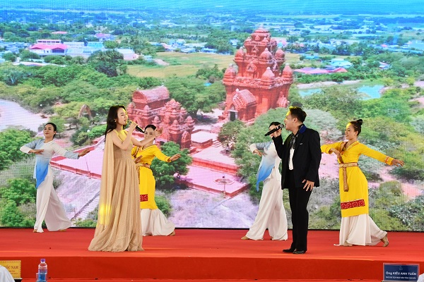 Văn nghệ chào mừng