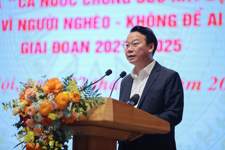 Bộ trưởng Bộ Nông nghiệp và Môi trường Đỗ Đức Duy trình bày Báo cáo tóm tắt tổng kết 2 Chương trình Mục tiêu Quốc gia giai đoạn 2021-2025; định hướng Chương trình mục tiêu quốc gia Xây dựng nông thôn mới và Giảm nghèo bền vững, giai đoạn 2026-2035 - Ảnh: VGP/Nhật Bắc