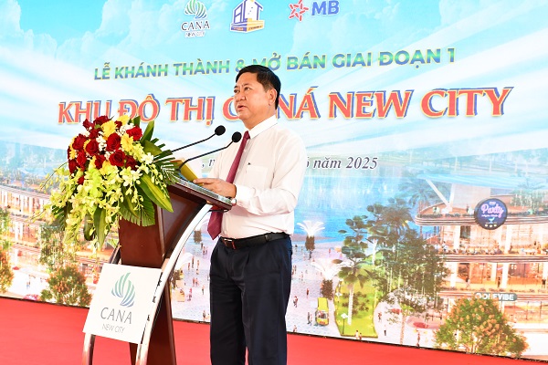 Ông Trần Quốc Nam- Phó Bí thư Tỉnh ủy, Chủ tịch UBND tỉnh, Trưởng Đoàn Dại biểu Quốc Hội tỉnh Ninh Thuận phát biểu tại buổi lễ