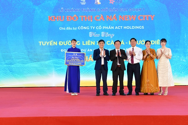 HĐQT CTCP ACT Holdings tặng tỉnh Ninh Thuận 12 tỷ đồng cho việc xây dựng tuyến đường liên xã Cà Ná- Phước Diêm