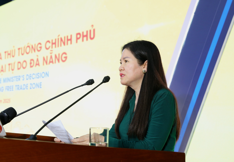 Phó Chủ nhiệm Văn phòng Chính phủ Mai Thu Vân công bố Quyết định của Thủ tướng về việc thành lập Khu thương mại tự do thành phố Đà Nẵng - Ảnh: VGP/Nguyễn Hoàng Phó Chủ nhiệm Văn phòng Chính phủ Mai Thu Vân công bố Quyết định của Thủ tướng về việc thành lập Khu thương mại tự do thành phố Đà Nẵng - Ảnh: VGP/Nguyễn Hoàng