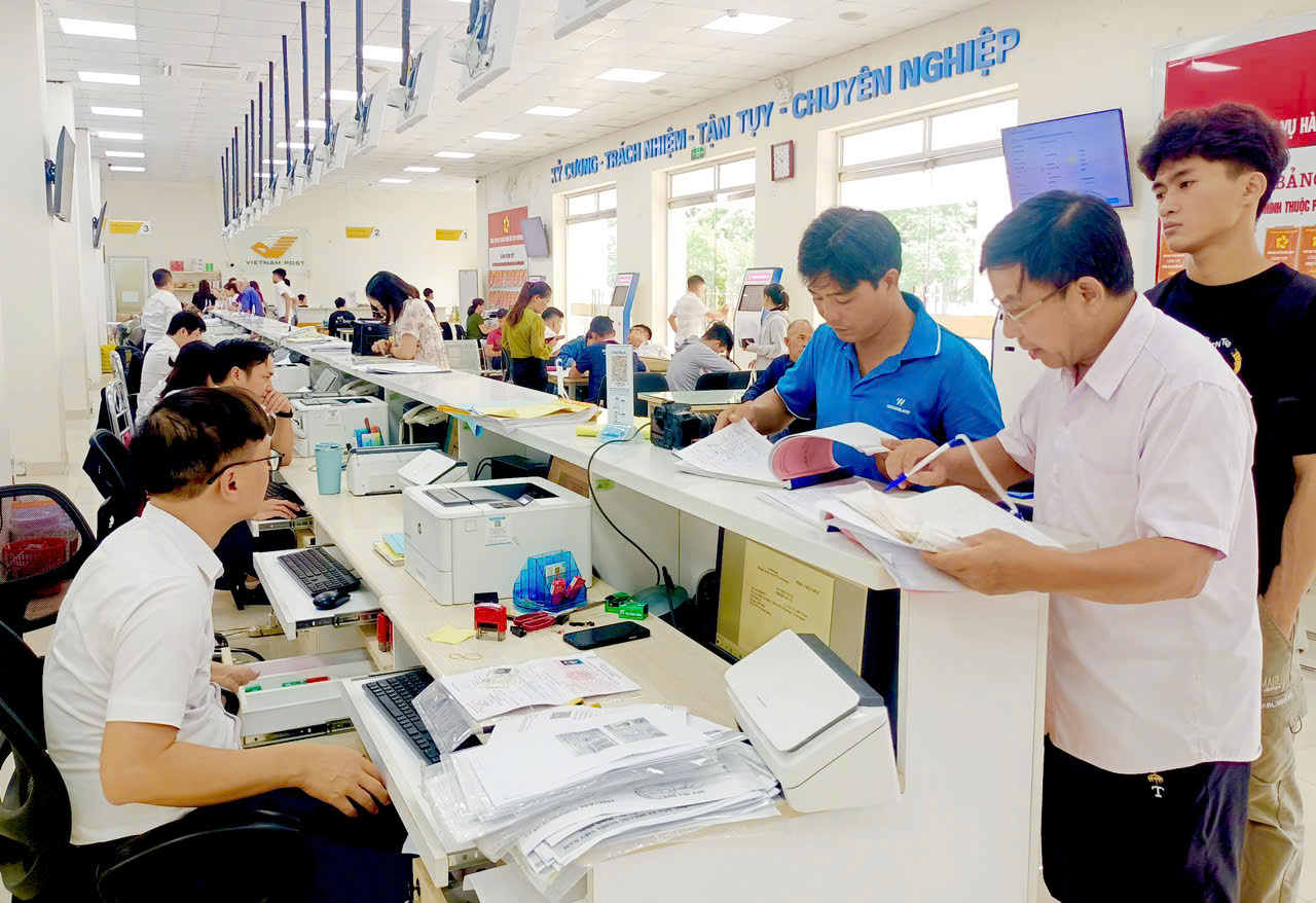 TP. Hồ Chí Minh hỗ trợ chuyển đổi việc làm, mua, thuê mua nhà ở xã hội cho cán bộ sau sắp xếp