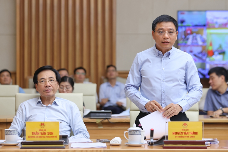 Bộ trưởng Bộ Tài chính Nguyễn Văn Thắng báo cáo tại cuộc họp - Ảnh: VGP/Nhật Bắc Bộ trưởng Bộ Tài chính Nguyễn Văn Thắng báo cáo tại cuộc họp - Ảnh: VGP/Nhật Bắc