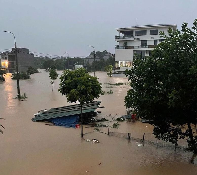 Mưa lớn gây ngập sâu ở thành phố Thái Nguyên sáng 21/6/2025. Ảnh Báo Thái Nguyên.