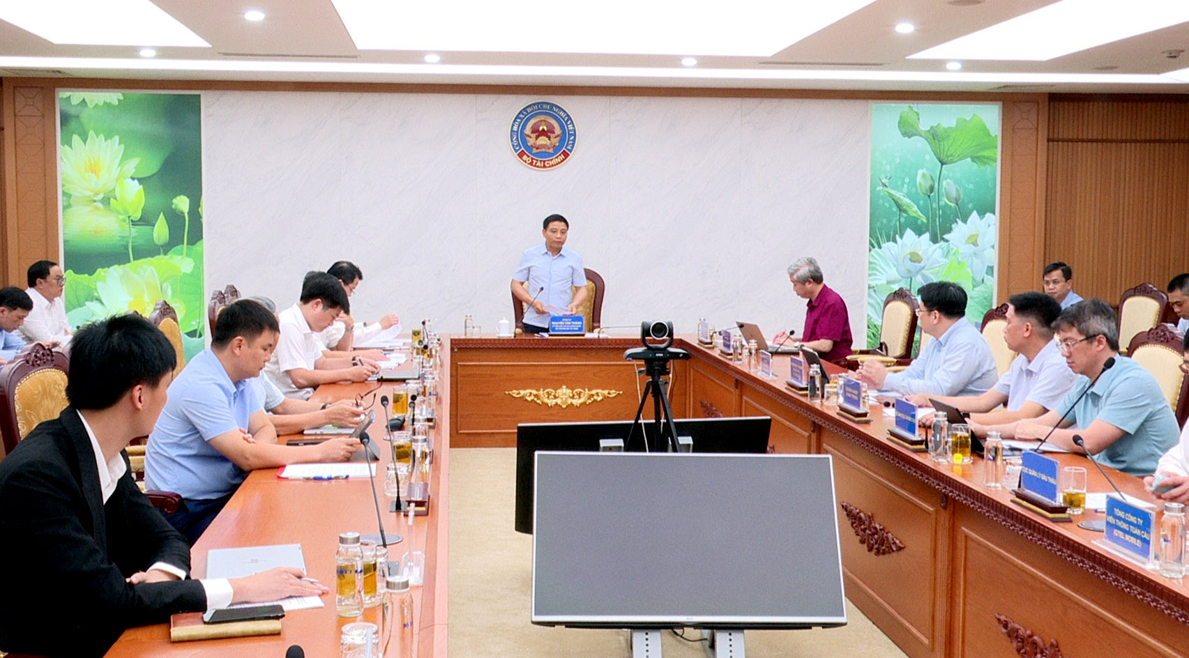 Bộ trưởng Bộ Tài chính Nguyễn Văn Thắng chủ trì hội nghị. Ảnh baodautu.vn. Bộ trưởng Bộ Tài chính Nguyễn Văn Thắng chủ trì hội nghị. Ảnh baodautu.vn.