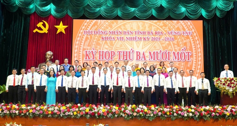 Các đại biểu HĐND chụp hình lưu niệm