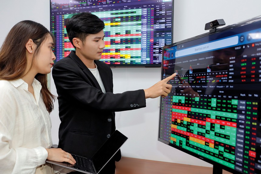 Chứng khoán phiên chiều 23/6: Cổ phiếu họ Vin bứt phá, VN-Index thiết lập đỉnh cao mới