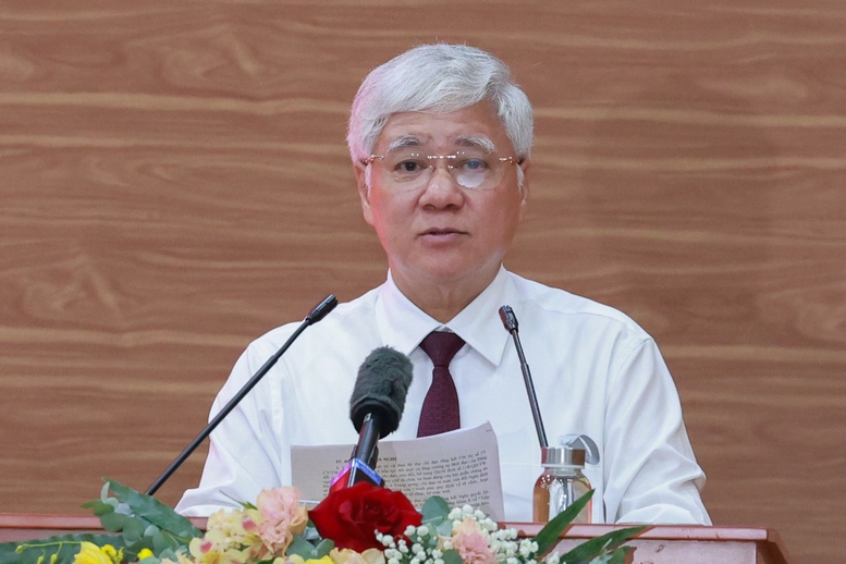 Ông Đỗ Văn Chiến, Ủy viên Bộ Chính trị, Bí thư Trung ương Đảng, Bí thư Đảng ủy MTTQ Việt Nam, các đoàn thể Trung ương, Chủ tịch Ủy ban Trung ương MTTQ Việt Nam trình bày báo cáo tại cuộc làm việc - Ảnh: VGP/Toàn Thắng Ông Đỗ Văn Chiến, Ủy viên Bộ Chính trị, Bí thư Trung ương Đảng, Bí thư Đảng ủy MTTQ Việt Nam, các đoàn thể Trung ương, Chủ tịch Ủy ban Trung ương MTTQ Việt Nam trình bày báo cáo tại cuộc làm việc - Ảnh: VGP/Toàn Thắng