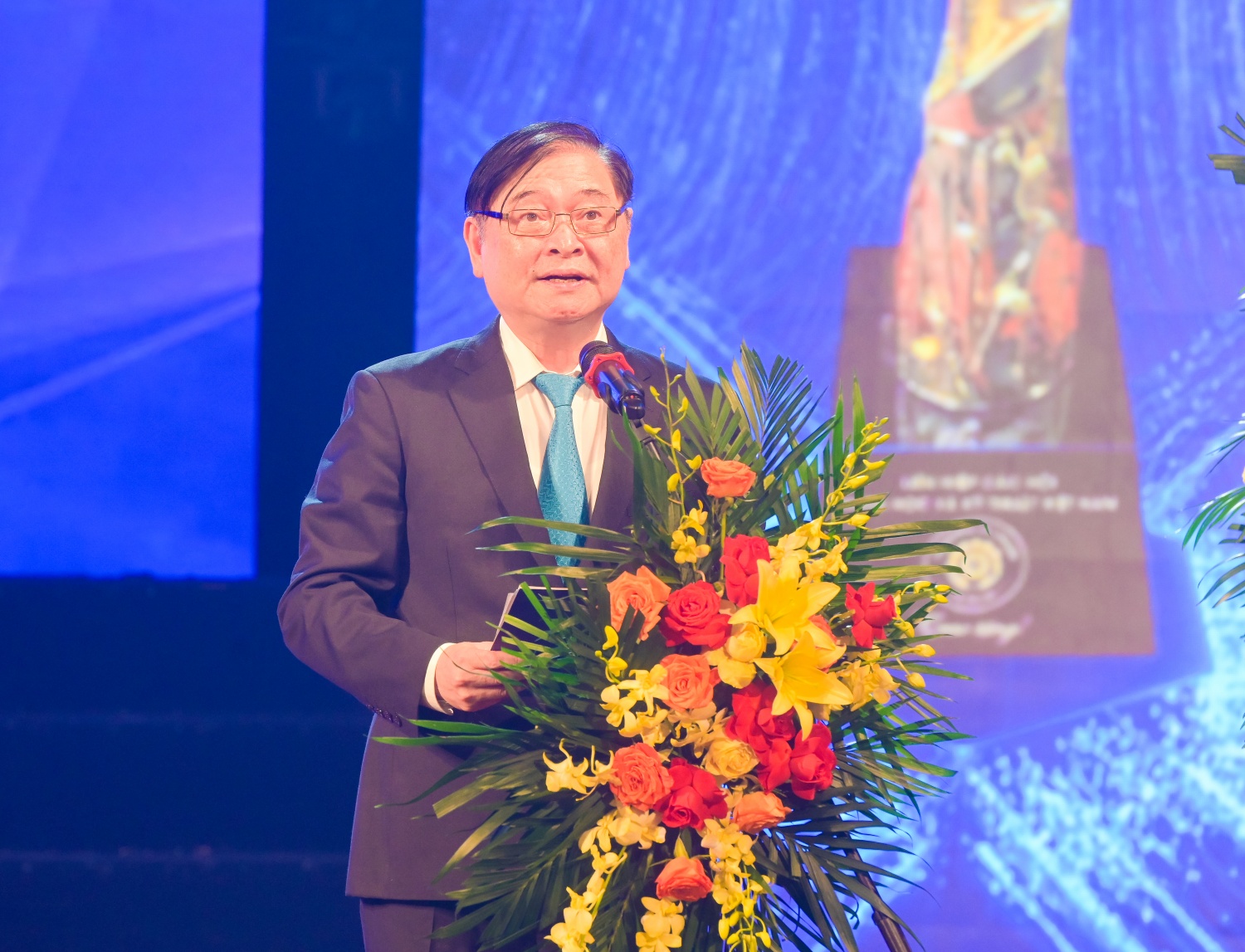 Ông Phan Xuân Dũng - Chủ tịch Liên hiệp các Hội Khoa học và Kỹ thuật Việt Nam: Top 10 Doanh nghiệp Công nghiệp 4.0 năm nay đều là những doanh nghiệp có nhà máy sản xuất quy mô lớn điển hình và ứng dụng hiệu quả công nghệ thông minh, số hóa trong vận hành Ông Phan Xuân Dũng - Chủ tịch Liên hiệp các Hội Khoa học và Kỹ thuật Việt Nam: Top 10 Doanh nghiệp Công nghiệp 4.0 năm nay đều là những doanh nghiệp có nhà máy sản xuất quy mô lớn điển hình và ứng dụng hiệu quả công nghệ thông minh, số hóa trong vận hành