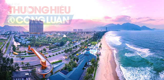 Siêu dự án nghỉ dưỡng Làng Vân giảm quy mô từ 1.068 ha điều chỉnh xuống còn 512 ha 07:52 07/02/2025 Thương hiệu Bất động sản Trước khi điều chỉnh, dự án Khu phức hợp du lịch và đô thị nghỉ dưỡng Làng Vân có diện tích khoảng 1.068 ha, sau điều chỉnh giảm còn 512 ha. Một góc nhìn từ đèo Hải Vân (phường Hoà Hiệp Bắc, quận Liên Chiểu, TP. Đà Nẵng). Một góc nhìn từ đèo Hải Vân (phường Hoà Hiệp Bắc, quận Liên Chiểu, TP. Đà Nẵng). UBND quận Liên Chiểu, TP. Đà Nẵng vừa công bố quyết định phê duyệt điều chỉnh quy hoạch chi tiết 1/500 dự án Khu phức hợp du lịch và đô thị nghỉ dưỡng Làng Vân. Theo thông tin phê duyệt, khu đất nghiên cứu quy hoạch thuộc phường Hòa Hiệp Bắc, quận Liên Chiểu. Phạm vi ranh giới nghiên cứu điều chỉnh quy hoạch được giới hạn: Phía Đông Bắc giáp biển, đồi núi; phía Tây Bắc giáp đồi núi, đường đèo Hải Vân, đường tránh Nam hầm Hải Vân; phía Tây Nam giáp Quốc lộ 1A, Khu công nghiệp Liên Chiểu; phía Đông Nam giáp Khu công nghiệp Liên Chiểu. Không chỉ phát triển công nghiệp, phía Tây Bắc TP.Đà Nẵng còn được định hướng trở thành một trung tâm du lịch. Đặc biệt, khu vực này đang thu hút đầu tư từ Tập đoàn Mikazuki (Nhật Bản) với tổ hợp nghỉ dưỡng Da Nang Mikazuki Japanese Resorts & Spa. Ảnh: Kim Liên Không chỉ phát triển công nghiệp, phía Tây Bắc TP. Đà Nẵng còn được định hướng trở thành một trung tâm du lịch. Đặc biệt, khu vực này đang thu hút đầu tư từ Tập đoàn Mikazuki (Nhật Bản) với tổ hợp nghỉ dưỡng Da Nang Mikazuki Japanese Resorts & Spa. Ảnh: Kim Liên Siêu dự án nghỉ dưỡng Làng Vân giảm quy mô từ 1.068 ha điều chỉnh xuống còn 512 ha 07:52 07/02/2025 Thương hiệu Bất động sản Trước khi điều chỉnh, dự án Khu phức hợp du lịch và đô thị nghỉ dưỡng Làng Vân có diện tích khoảng 1.068 ha, sau điều chỉnh giảm còn 512 ha. Một góc nhìn từ đèo Hải Vân (phường Hoà Hiệp Bắc, quận Liên Chiểu, TP. Đà Nẵng). Một góc nhìn từ đèo Hải Vân (phường Hoà Hiệp Bắc, quận Liên Chiểu, TP. Đà Nẵng). UBND quận Liên Chiểu, TP. Đà Nẵng vừa công bố quyết định phê duyệt điều chỉnh quy hoạch chi tiết 1/500 dự án Khu phức hợp du lịch và đô thị nghỉ dưỡng Làng Vân. Theo thông tin phê duyệt, khu đất nghiên cứu quy hoạch thuộc phường Hòa Hiệp Bắc, quận Liên Chiểu. Phạm vi ranh giới nghiên cứu điều chỉnh quy hoạch được giới hạn: Phía Đông Bắc giáp biển, đồi núi; phía Tây Bắc giáp đồi núi, đường đèo Hải Vân, đường tránh Nam hầm Hải Vân; phía Tây Nam giáp Quốc lộ 1A, Khu công nghiệp Liên Chiểu; phía Đông Nam giáp Khu công nghiệp Liên Chiểu. Không chỉ phát triển công nghiệp, phía Tây Bắc TP.Đà Nẵng còn được định hướng trở thành một trung tâm du lịch. Đặc biệt, khu vực này đang thu hút đầu tư từ Tập đoàn Mikazuki (Nhật Bản) với tổ hợp nghỉ dưỡng Da Nang Mikazuki Japanese Resorts & Spa. Ảnh: Kim Liên Không chỉ phát triển công nghiệp, phía Tây Bắc TP. Đà Nẵng còn được định hướng trở thành một trung tâm du lịch. Đặc biệt, khu vực này đang thu hút đầu tư từ Tập đoàn Mikazuki (Nhật Bản) với tổ hợp nghỉ dưỡng Da Nang Mikazuki Japanese Resorts & Spa. Ảnh: Kim Liên