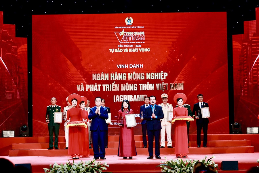 Agribank được vinh danh tại chương trình “Vinh quang Việt Nam” 2025: Khẳng định vị thế trụ cột trong sự nghiệp phát triển “Tam nông”