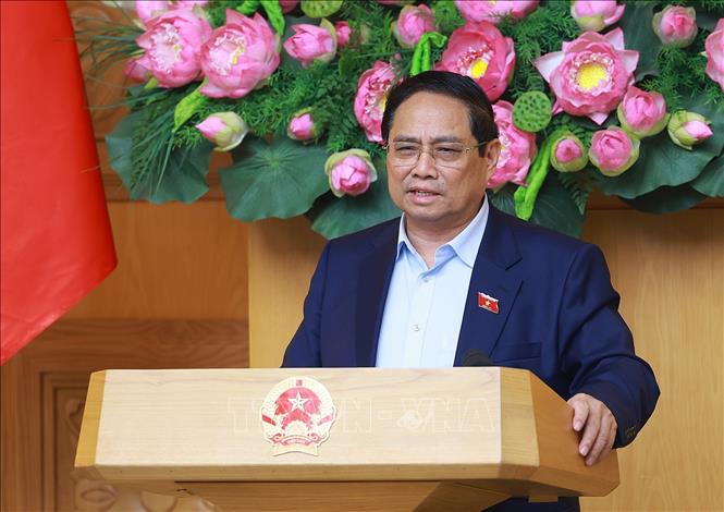 Thủ tướng Phạm Minh Chính chủ trì họp đánh giá tác động của các cuộc xung đột trên thế giới ảnh hưởng đến tình hình kinh tế-xã hội trong nước. Ảnh: Dương Giang/TTXVN