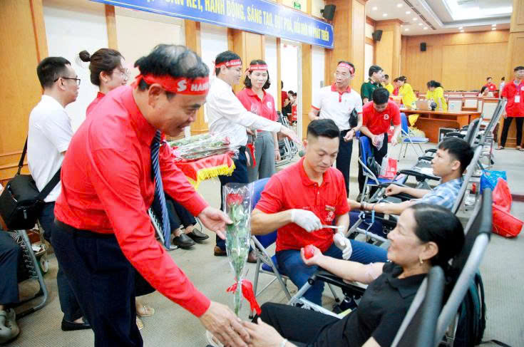 Vĩnh Phúc hưởng ứng “Hành trình đỏ 2025”: Lan tỏa nghĩa cử hiến máu vì cộng đồng