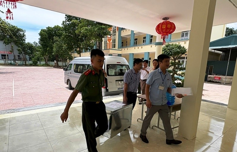 Thanh Hóa: Đề thi Tốt nghiệp THPT năm 2025 được vận chuyển an toàn đến tất cả các điểm thi