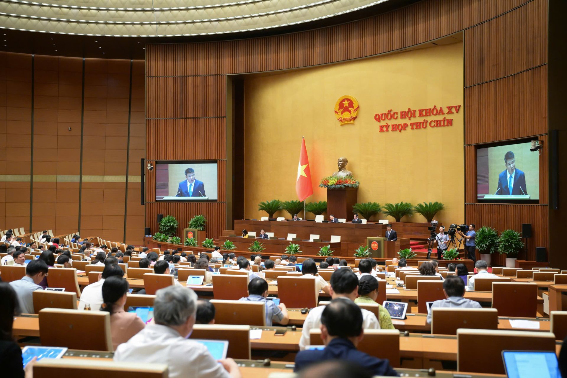 Viện trưởng Viện Kiểm sát nhân dân tối cao Nguyễn Huy Tiến báo cáo tiếp thu, giải trình dự thảo Nghị quyết Viện trưởng Viện Kiểm sát nhân dân tối cao Nguyễn Huy Tiến báo cáo tiếp thu, giải trình dự thảo Nghị quyết