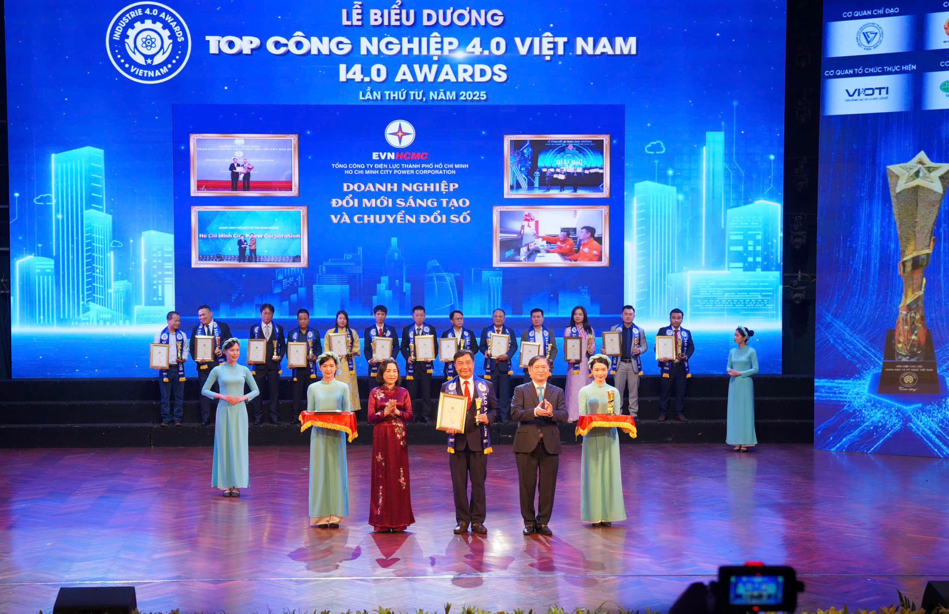 EVNHCMC được vinh danh Top Công nghiệp 4.0 Việt Nam