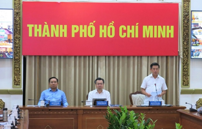 Phó Chủ tịch UBND TP. Hồ Chí Minh Nguyễn Văn Dũng báo cáo tại Hội nghị trực tuyến ngày 23/6/2025