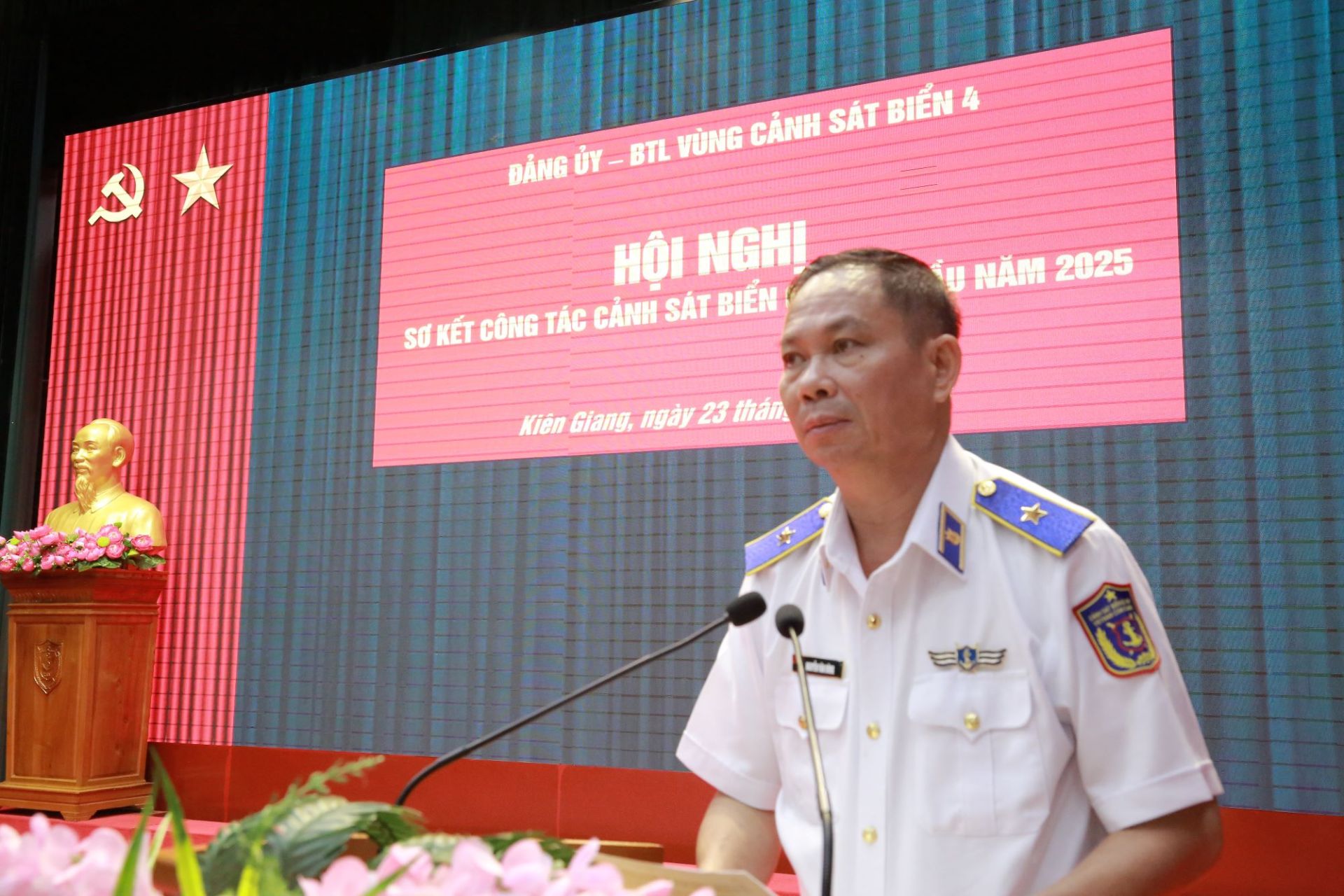 Thiếu tướng Nguyễn Văn Dũng, Bí Thư Đảng ủy - Chính ủy BTL Vùng Cảnh sát biển 4 quán triệt Nghị quyết lãnh đạo thực hiện nhiệm vụ 6 tháng cuối năm 2025 của Đảng ủy Vùng