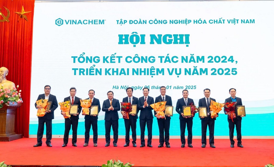 Công ty vinh dự được Tập đoàn Hoá chất Việt Nam trao tặng Danh hiệu “Đơn vị xuất sắc tiêu biểu trong phong trào thi đua năm 2024” Công ty vinh dự được Tập đoàn Hoá chất Việt Nam trao tặng Danh hiệu “Đơn vị xuất sắc tiêu biểu trong phong trào thi đua năm 2024”