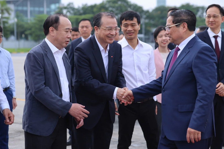 Thủ tướng Phạm Minh Chính cùng các đại biểu lên đường dự Hội nghị WEF 16 Thiên Tân và làm việc tại Trung Quốc - Ảnh: VGP/Nhật Bắc Thủ tướng Phạm Minh Chính cùng các đại biểu lên đường dự Hội nghị WEF 16 Thiên Tân và làm việc tại Trung Quốc - Ảnh: VGP/Nhật Bắc