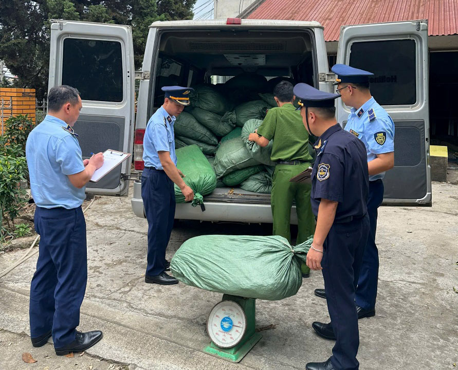Cao Bằng thu giữ hơn 122 tấn nguyên liệu thuốc lá không rõ nguồn gốc trong 6 tháng đầu năm