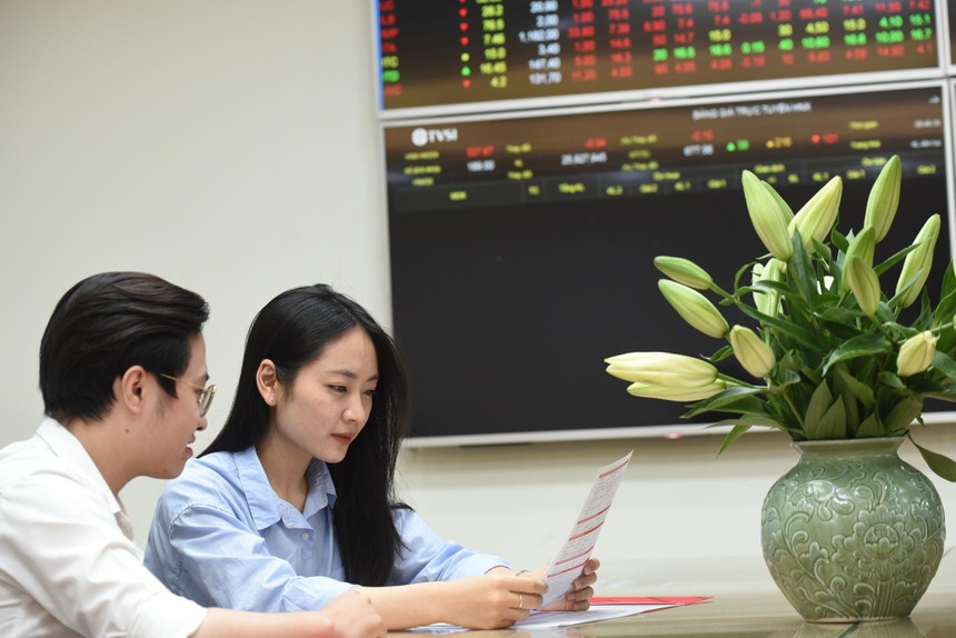 Chứng khoán phiên chiều 24/6: Dòng tiền tích cực lan tỏa, VN-Index nối dài chuỗi tăng với mức cộng gần 9 điểm