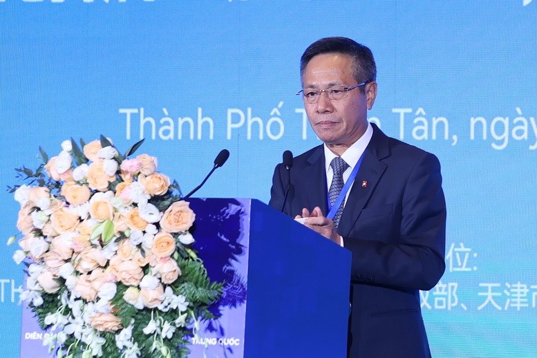 Chủ tịch Hội đồng thành viên VNPT đã trình bày về chiến lược "Hybrid AI" - Ảnh: VGP/Nhật Bắc