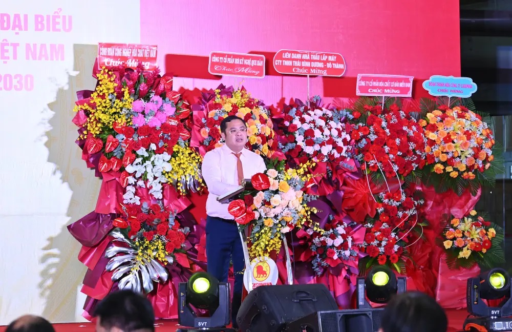 Ông Phùng Quang Hiệp – Ủy viên Ban Chấp hành Đảng bộ Chính phủ, Bí thư Đảng ủy, Chủ tịch Hội đồng thành viên Tập đoàn Hóa chất Việt Nam phát biểu