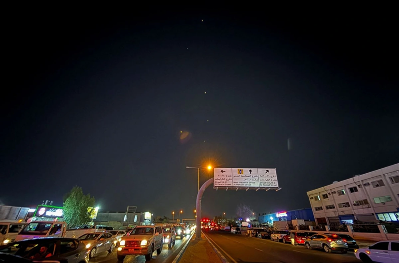 Vệt sáng trên bầu trời sau khi lực lượng vũ trang Iran cho biết họ đã nhắm mục tiêu vào căn cứ Al-Udeid (Ảnh: Reuters)