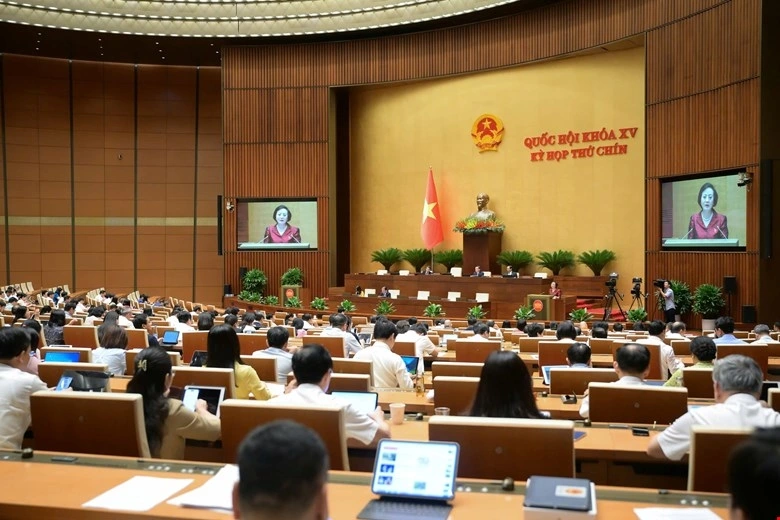 Quốc hội thông qua Luật Cán bộ, công chức sửa đổi: Quy định mới về lương, thưởng với công chức, không cào bằng về thu nhập