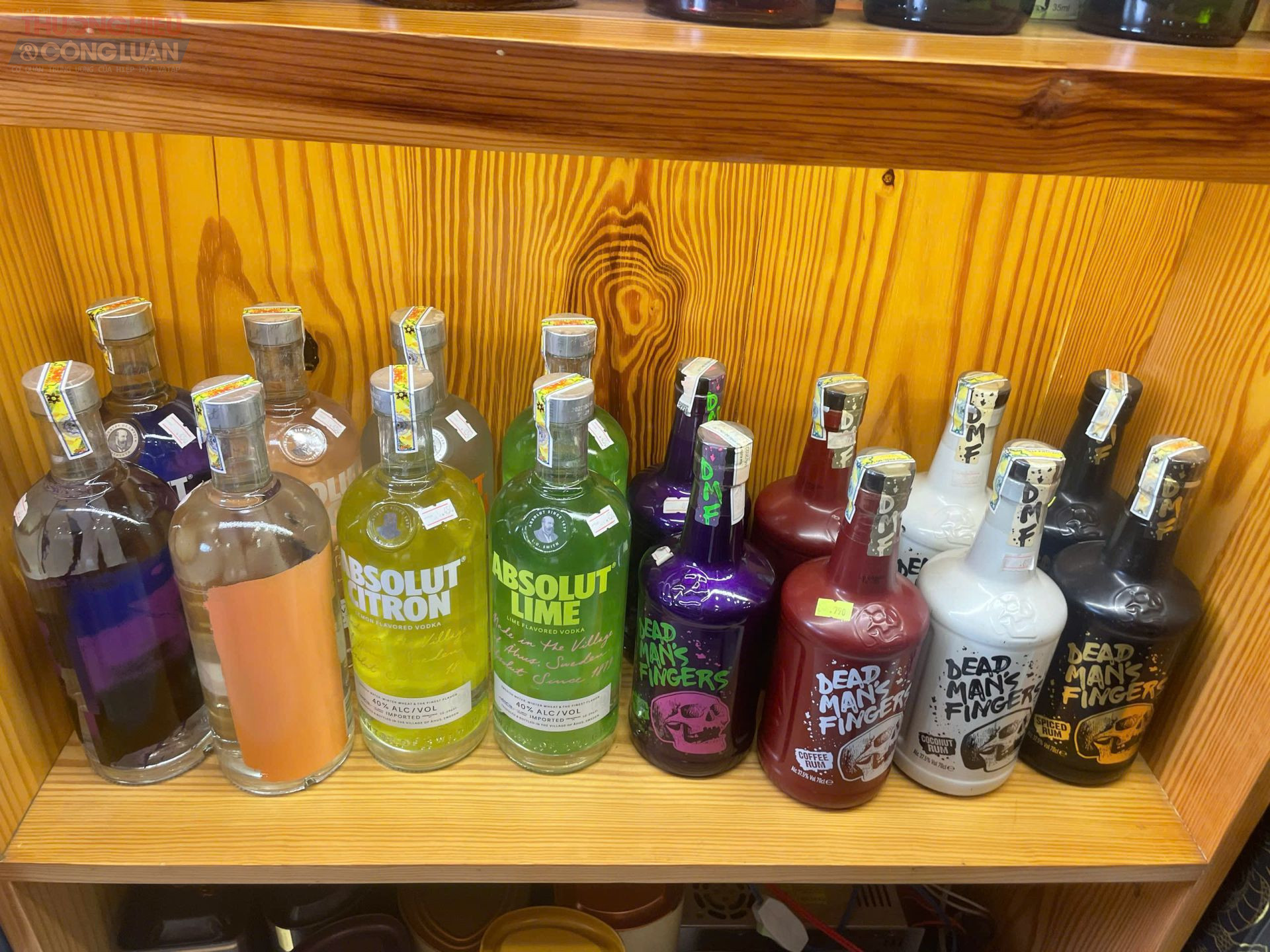 Các dòng Vodka có nồng độ cao >30% Vol được bày bán tại cửa hàng Rượu ngoại.net Các dòng Vodka có nồng độ cao >30% Vol được bày bán tại cửa hàng Rượu ngoại.net