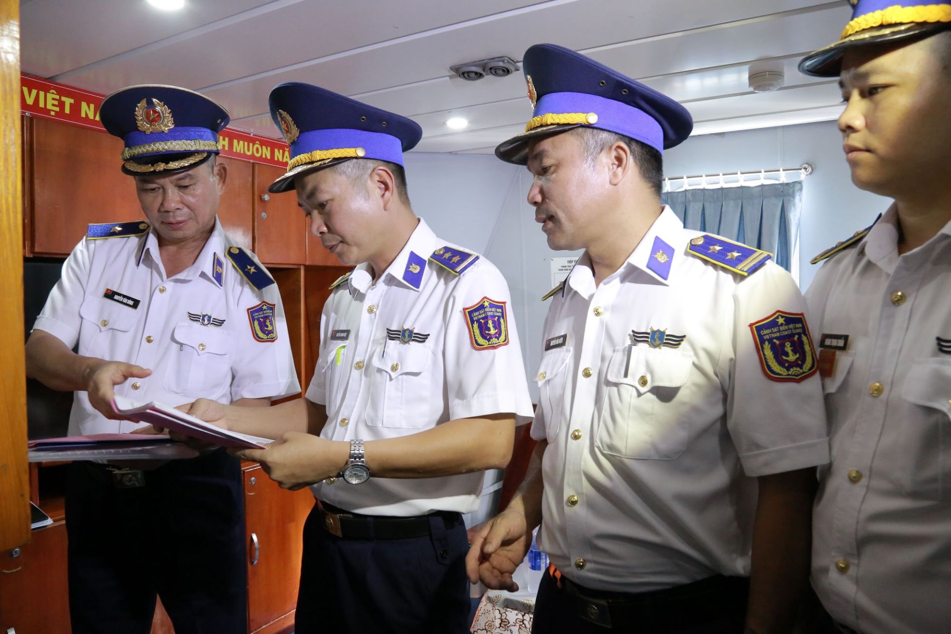 Thiếu tướng Nguyễn Văn Dũng, Bí Thư Đảng ủy, Chính ủy BTL Vùng Cảnh sát biển 4 kiểm tra công tác chuẩn bị của Tàu CSB 2002, Hải đội 401