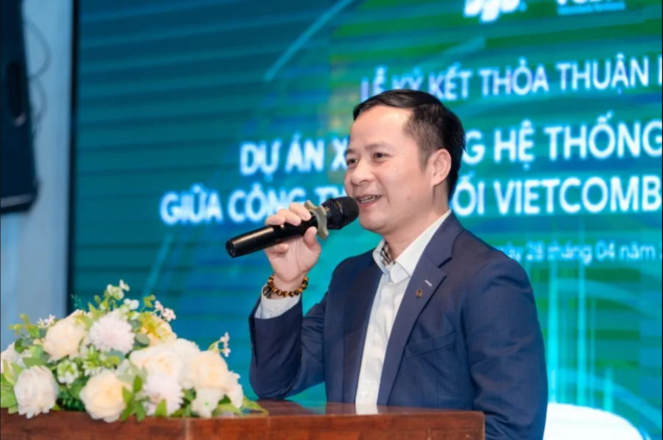 Ông Lê Hoàng Tùng - Phó Tổng giám đốc Vietcombank và Chủ tịch Hội đồng thành viên Vietcombank Remittance phát biểu tại Lễ ký kết